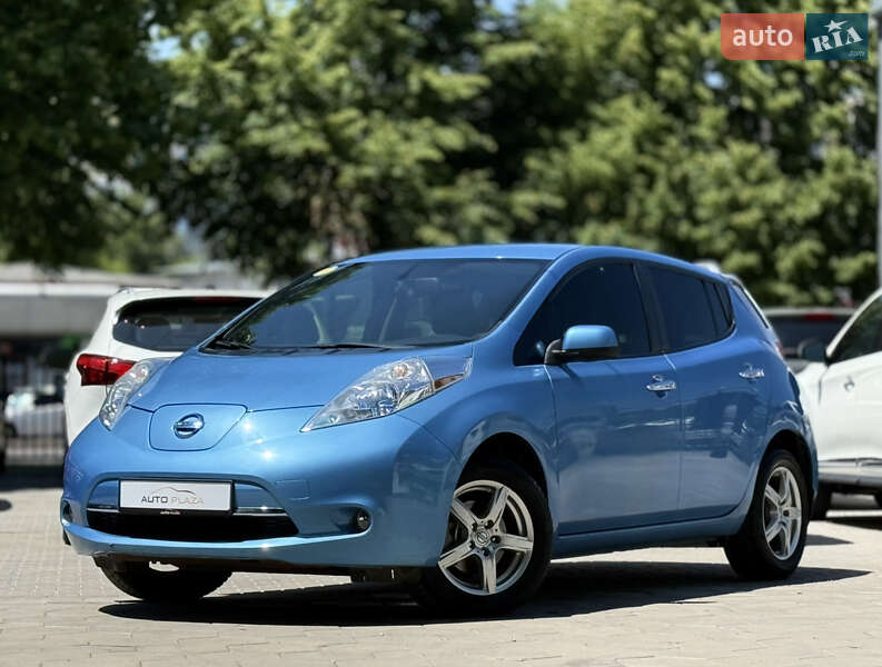 Хэтчбек Nissan Leaf 2013 в 