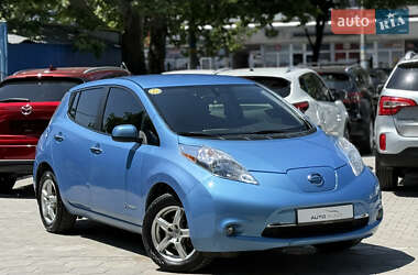 Хэтчбек Nissan Leaf 2013 в 