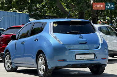 Хэтчбек Nissan Leaf 2013 в 