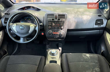 Хэтчбек Nissan Leaf 2013 в 