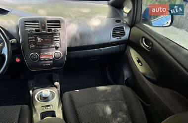 Хэтчбек Nissan Leaf 2013 в 