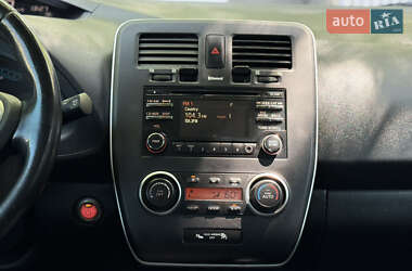 Хэтчбек Nissan Leaf 2013 в 