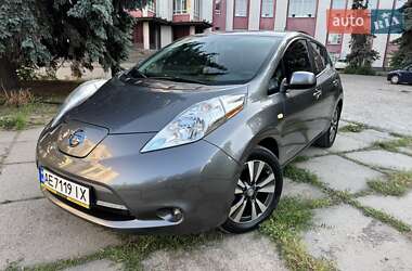 Хетчбек Nissan Leaf 2015 в Дніпрі
