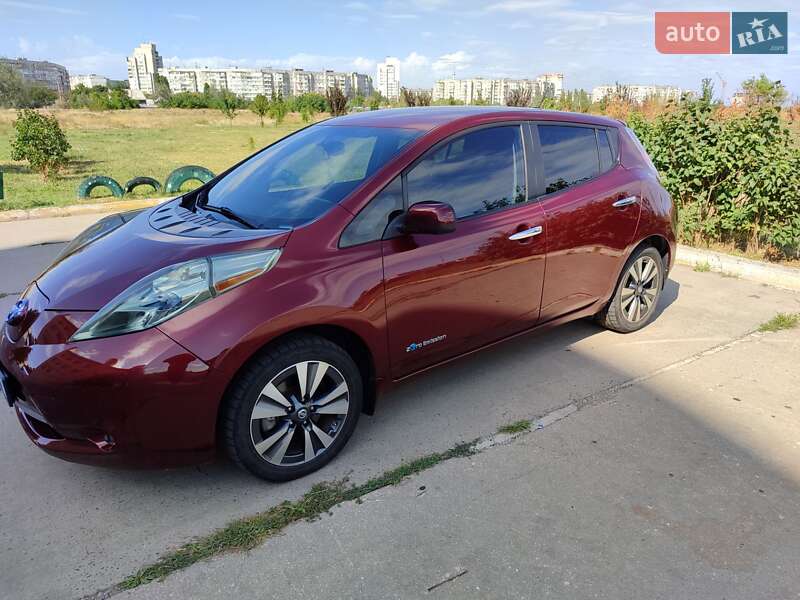Хэтчбек Nissan Leaf 2016 в Херсоне