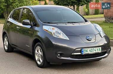 Хетчбек Nissan Leaf 2013 в 