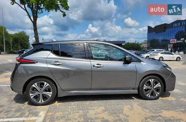 Хэтчбек Nissan Leaf 2021 в 