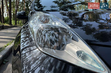Хэтчбек Nissan Leaf 2014 в 
