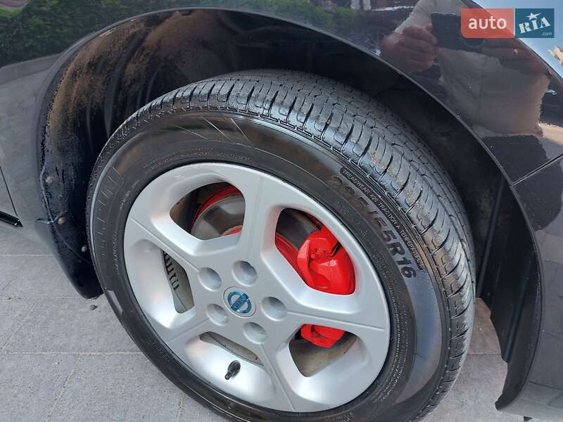 Хэтчбек Nissan Leaf 2013 в Ужгороде