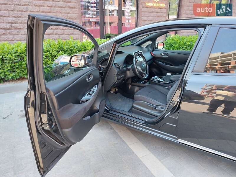 Хэтчбек Nissan Leaf 2013 в Ужгороде