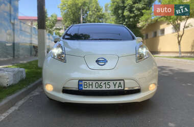 Хэтчбек Nissan Leaf 2012 в 