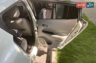Хэтчбек Nissan Leaf 2012 в 