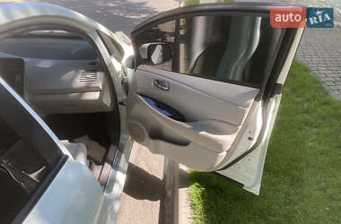 Хэтчбек Nissan Leaf 2012 в 
