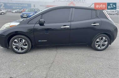 Хэтчбек Nissan Leaf 2013 в 