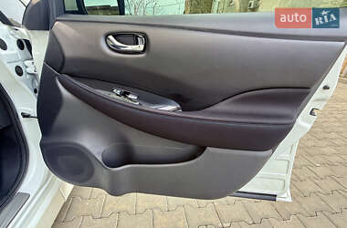Хэтчбек Nissan Leaf 2019 в 