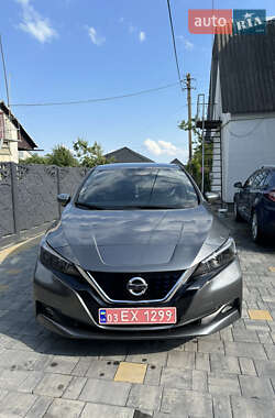 Хэтчбек Nissan Leaf 2021 в Остроге