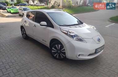 Хэтчбек Nissan Leaf 2015 в 