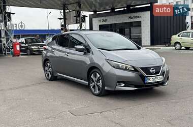 Хэтчбек Nissan Leaf 2020 в 