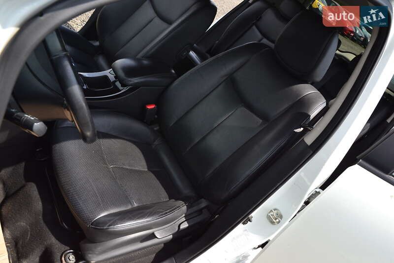 Хетчбек Nissan Leaf 2014 в Луцьку