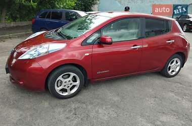 Хэтчбек Nissan Leaf 2012 в 