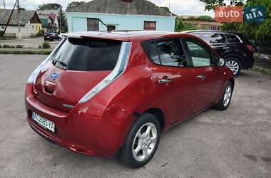 Хэтчбек Nissan Leaf 2012 в 