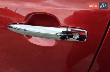 Хэтчбек Nissan Leaf 2012 в 