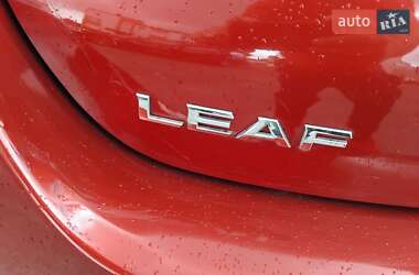 Хэтчбек Nissan Leaf 2012 в 