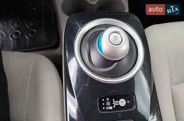 Хэтчбек Nissan Leaf 2012 в 