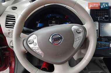 Хэтчбек Nissan Leaf 2012 в 