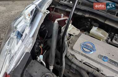 Хэтчбек Nissan Leaf 2012 в 