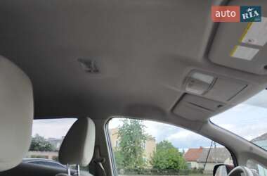 Хэтчбек Nissan Leaf 2012 в 