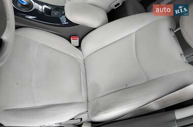 Хэтчбек Nissan Leaf 2012 в 