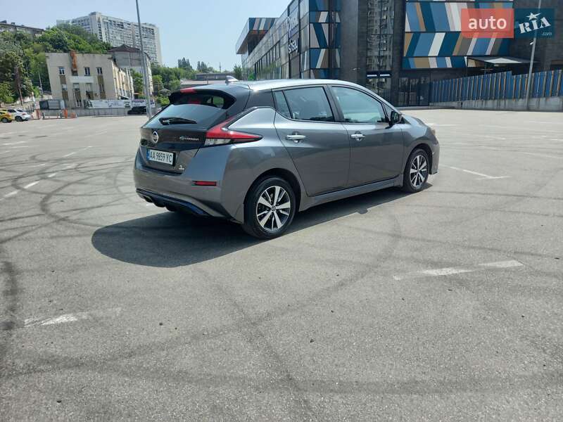 Хетчбек Nissan Leaf 2020 в Києві