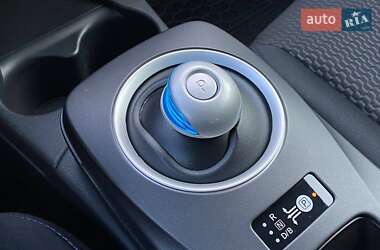 Хэтчбек Nissan Leaf 2016 в 