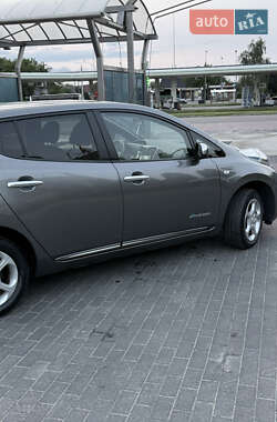 Хэтчбек Nissan Leaf 2016 в 