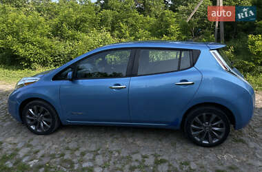 Хэтчбек Nissan Leaf 2013 в Хотине
