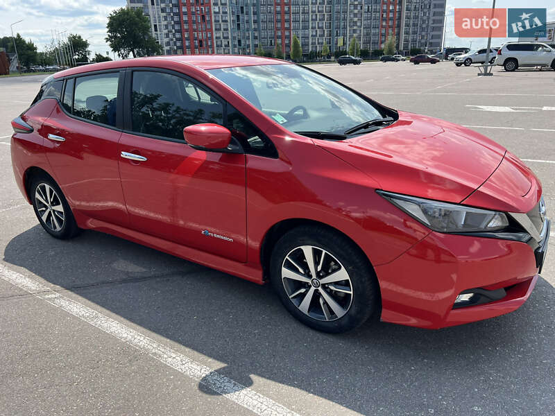 Хэтчбек Nissan Leaf 2019 в Киеве