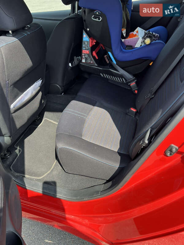 Хэтчбек Nissan Leaf 2019 в Киеве