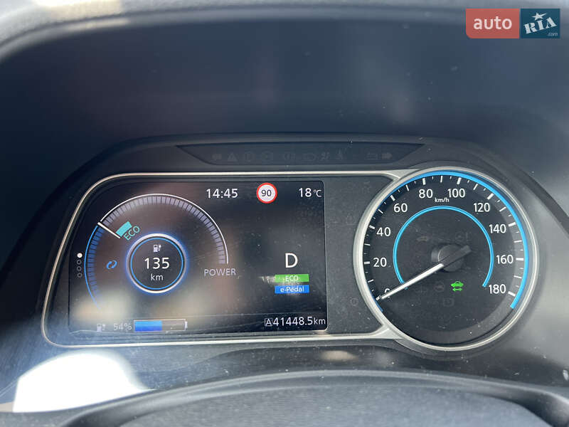 Хэтчбек Nissan Leaf 2019 в Киеве