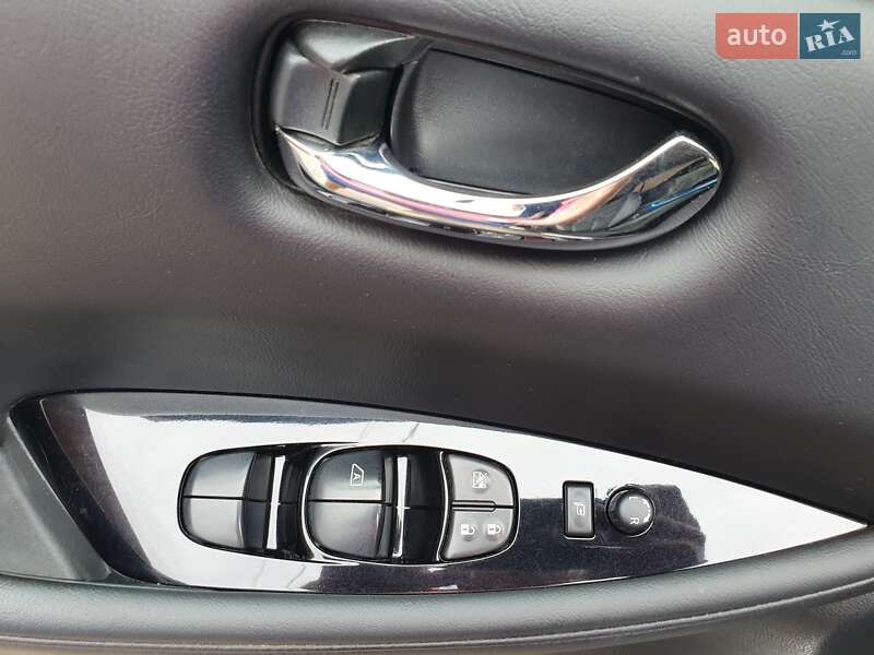 Хетчбек Nissan Leaf 2013 в Горі