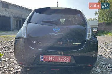 Хэтчбек Nissan Leaf 2012 в 