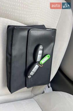 Хэтчбек Nissan Leaf 2012 в 