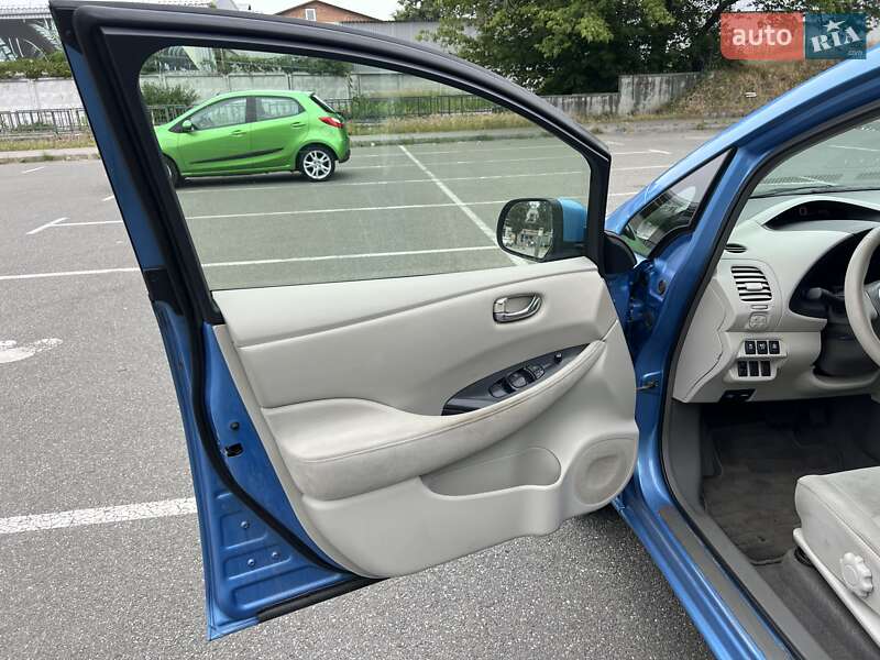 Хетчбек Nissan Leaf 2012 в Києві