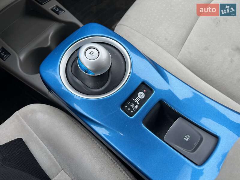 Хетчбек Nissan Leaf 2012 в Києві