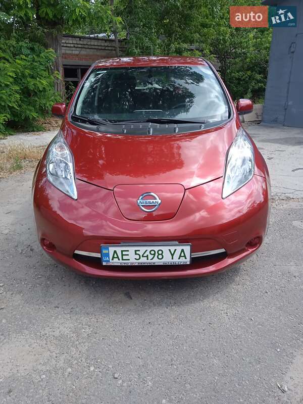 Хэтчбек Nissan Leaf 2015 в Днепре