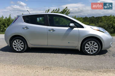 Хэтчбек Nissan Leaf 2013 в 