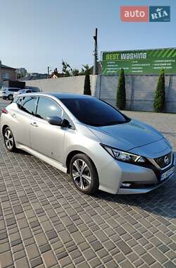 Хэтчбек Nissan Leaf 2018 в 