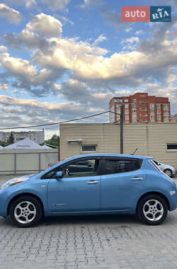 Хэтчбек Nissan Leaf 2012 в 