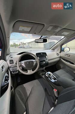 Хэтчбек Nissan Leaf 2012 в 