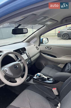 Хэтчбек Nissan Leaf 2012 в 