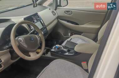 Хэтчбек Nissan Leaf 2012 в 